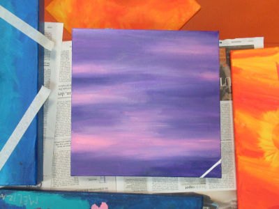 Ligne blanche sur fond violet et rose