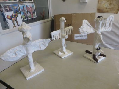 3 petites sculptures en plâtre