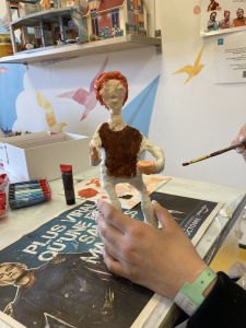 Le plâtre peut être peint avec de l'acrylique