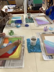 Séance d'arts plastiques à l'école de Relevant