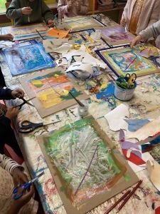 Découpage collage à l'école maternelle