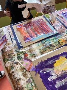 Séance d'arts plastiques en maternelle