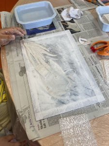 modelage d'un bas-relief