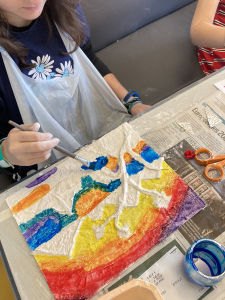Artiste intervenant auprès des enfants malades