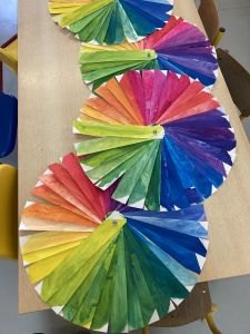 6 cercles chromatiques géants ont été fabriqués