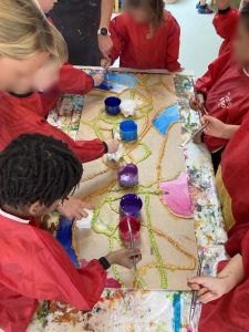 Séance d'art visuel en groupe