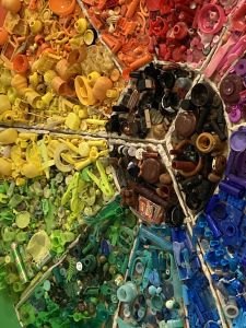 Objets classés en dégradé de couleurs