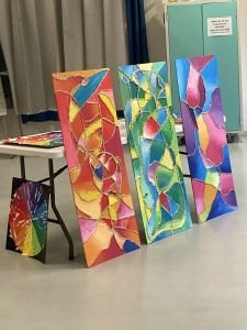 Exposition des 3 tableaux abstraits