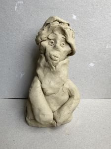 Modeler un petit buste en argile