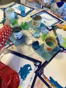 Artiste plasticienne intervenant en milieu scolaire