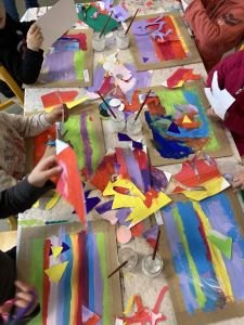 Découpage collage à l'école maternelle