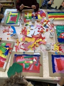 Artiste plasticienne intervenant en milieu scolaire