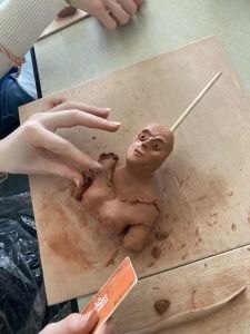 Apprendre à modeler un buste en argile