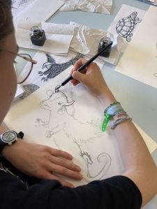 Dessiner à la plume et à l'encre de Chine