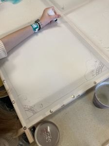 Dessiner avec des sertis à la gutta