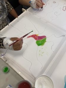 Peindre entre les traits en serti Gutta