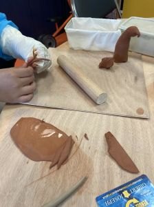 Atelier modelage avec les enfants hospitalisés