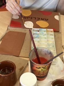 Peindre sur de l'argile