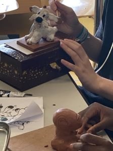 Les enfants peuvent faire du modelage à l'hôpital