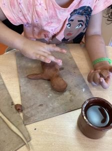 Proposer du modelage aux enfants hospitalisés