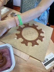 Mandala en argile collée