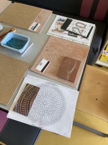 Un échantillon posé sur un mandala