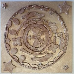 Bas-relief peint couleur étain