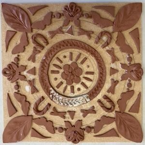 Bas-relief en fines plaques d'argile collée