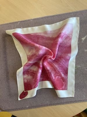 Foulard de soie peinte à la main