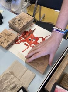 Utilisation de tampons pour inventer un décors