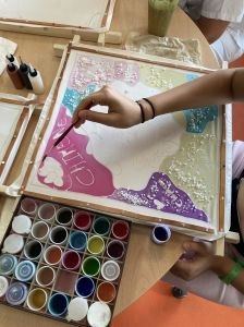 Artiste intervenant auprès des enfants hospitalisés