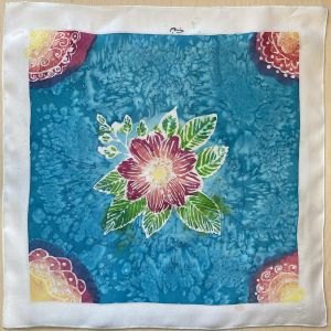 Motif floral sur carré sur carré de soie