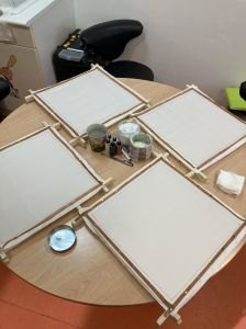 Carrés de soie tendue