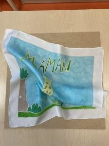 Foulard peint par Marcel pour sa maman