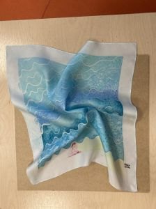 Création de foulards en soie avec les enfants hospitalisés