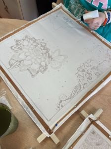 Création d'un foulard en soie peinte
