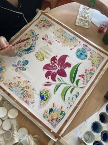 Artiste intervenant auprès des enfants hospitalisés