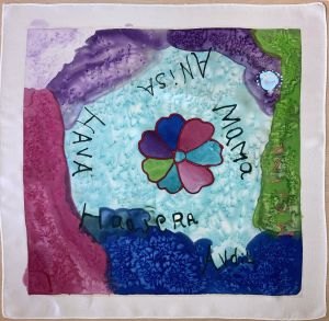 Le carré de soie peint par Médina