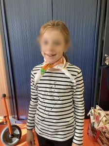 Célie porte son foulard