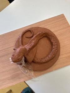 Artiste plasticienne qui travaille avec les enfants