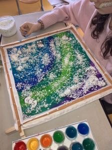 Le sel créé des textures sur la peinture