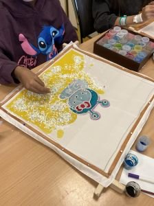 Hello Kitty en pijama bleu