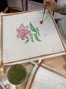 Lys rose et feuillage vert