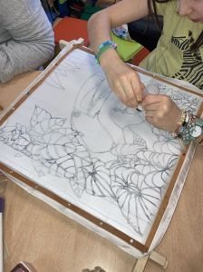 Artiste plasticienne qui propose des ateliers aux enfants