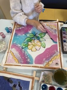 Décor au sel sur de la soie