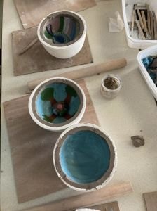 Atelier de modelage avec les enfants de CE1