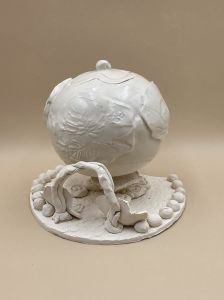 Chaque enfant crée une oeuvre sculptée