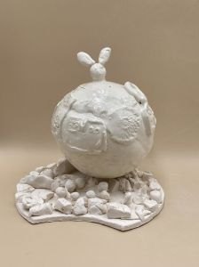 Petit lapin en haut du toit