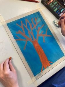 Artiste plasticienne intervenant auprès des enfants hospitalisés