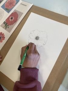Kawthar dessine une anémone